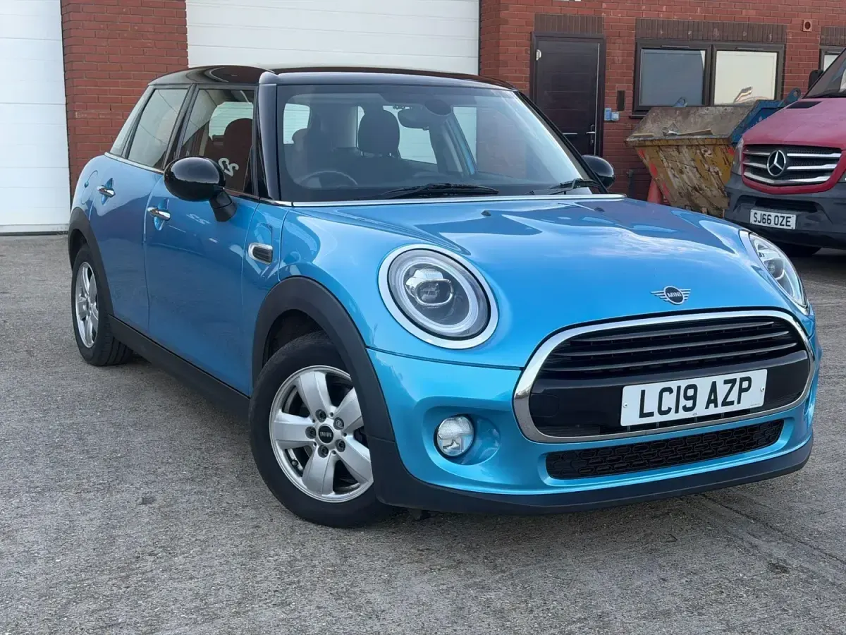 Begagnad Mini Cooper Classic 2019 Blå Halvkombi