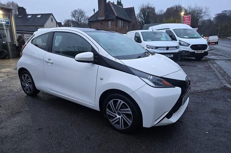 White Used 2016 Toyota Aygo X-play Hatchback | £4,995 (Fair price) - Image 1/1