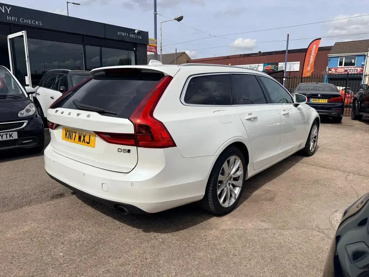 Used Volvo V90 Momentum 231 HP (169 kW) 2017 White Estate