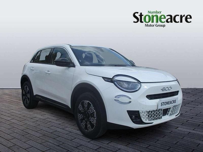 White New 2025 Fiat 600 SUV | £18,945 (Super price) - Image 1/4