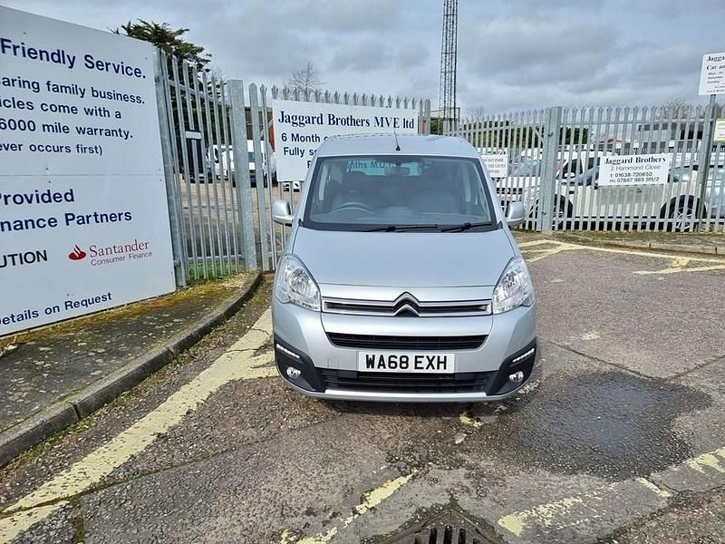 Used Citroën Berlingo Feel 100 HP (73 kW) 2019 Silver MPV