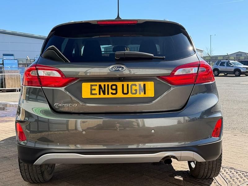 Usado Ford Fiesta Active X 125 HP (91 kW) 2019 Cinzento Citadino