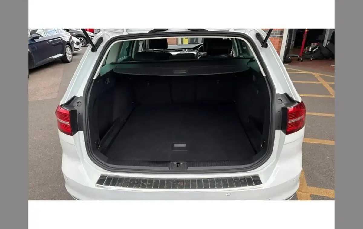 Used VW Passat GT 150 HP (110 kW) 2019 White Estate