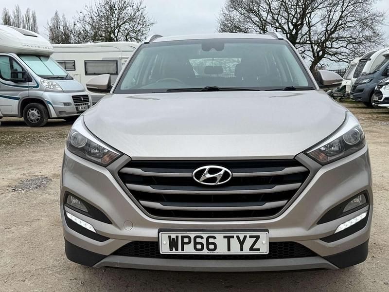 Used Hyundai Tucson SE 2016 White SUV