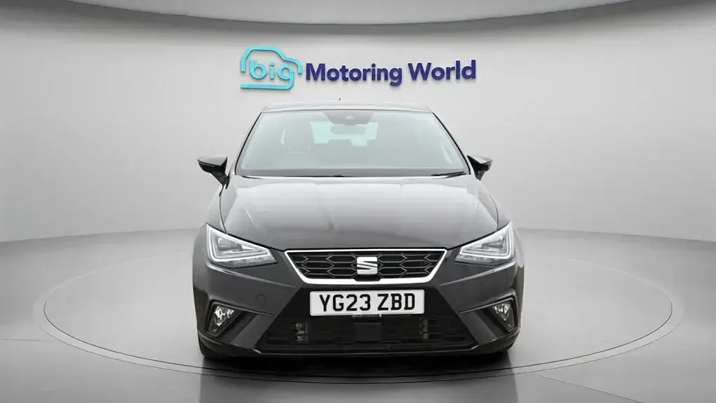 Usado Seat Ibiza FR 110 CV (80 kW) 2023 Negro Utilitario