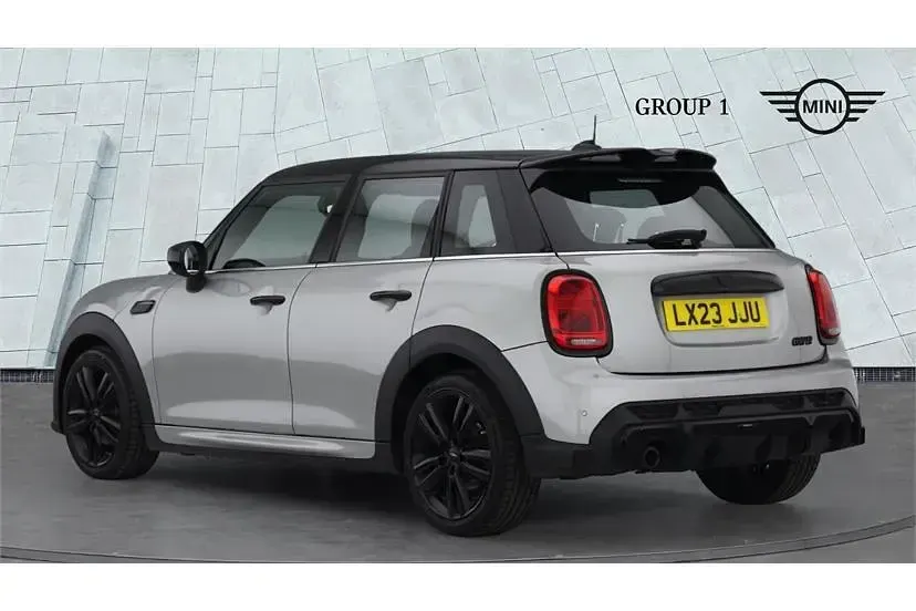 Używany Mini Cooper Sport 136 KM (100 kW) 2023 Srebrny Hatchback