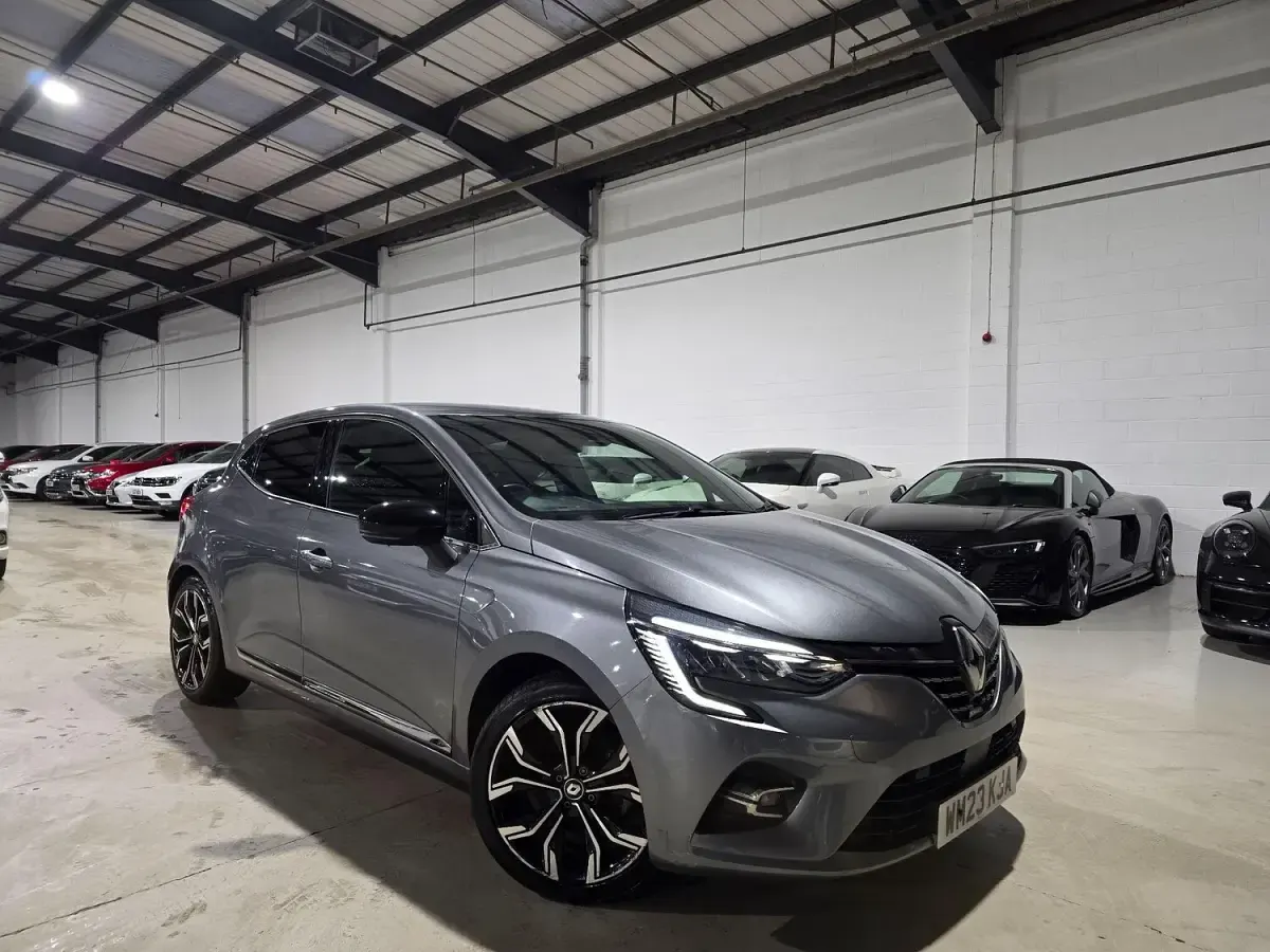 Used Renault Clio Techno 142 HP (104 kW) 2023 Grey Hatchback