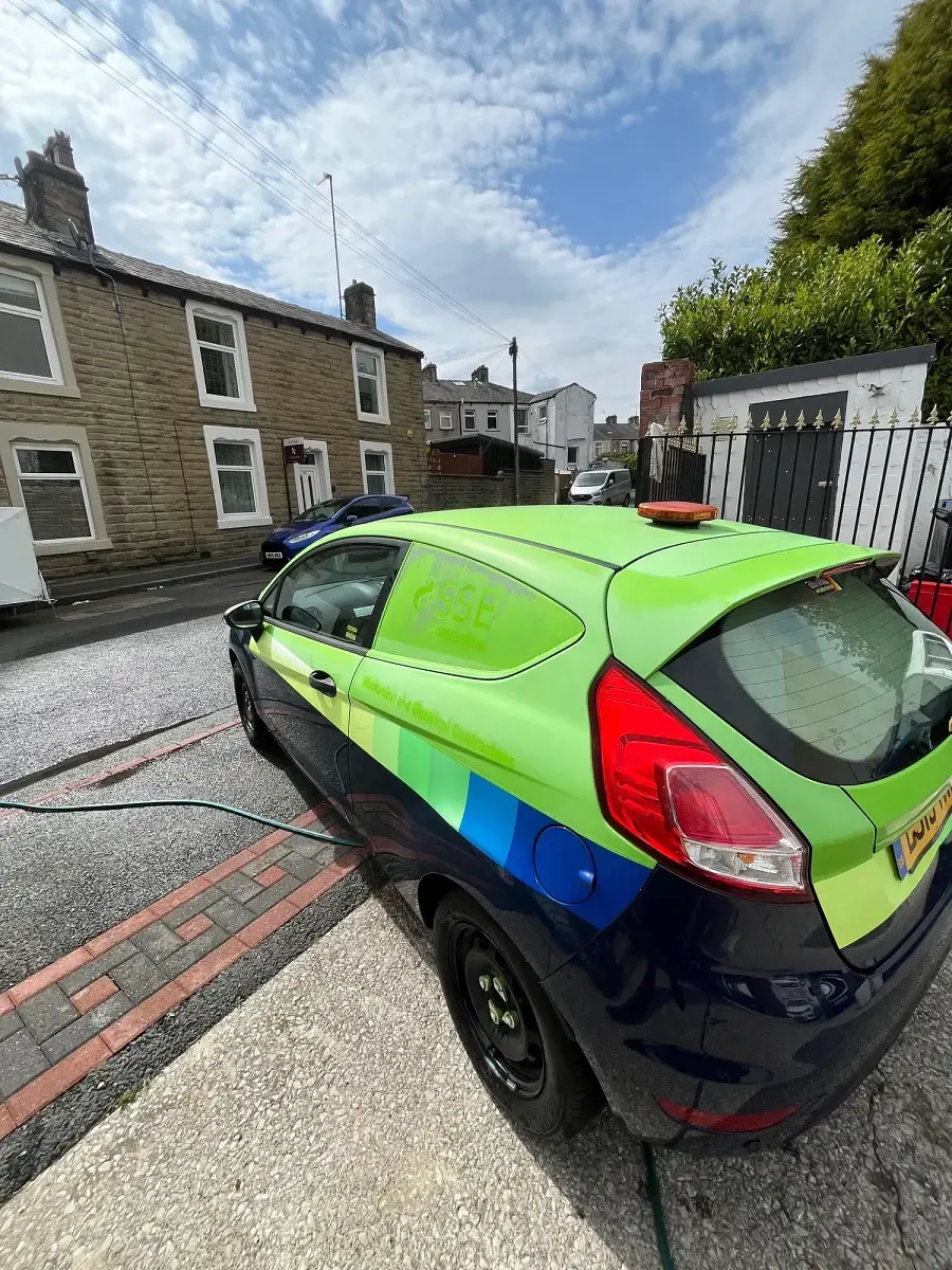 Käytetty Ford Fiesta 95 HP (69 kW) 2013 Sininen Van