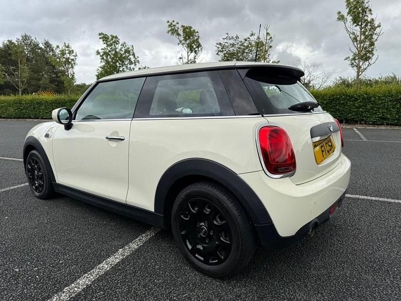 Used Mini ONE Classic 102 HP (75 kW) 2019 White Hatchback