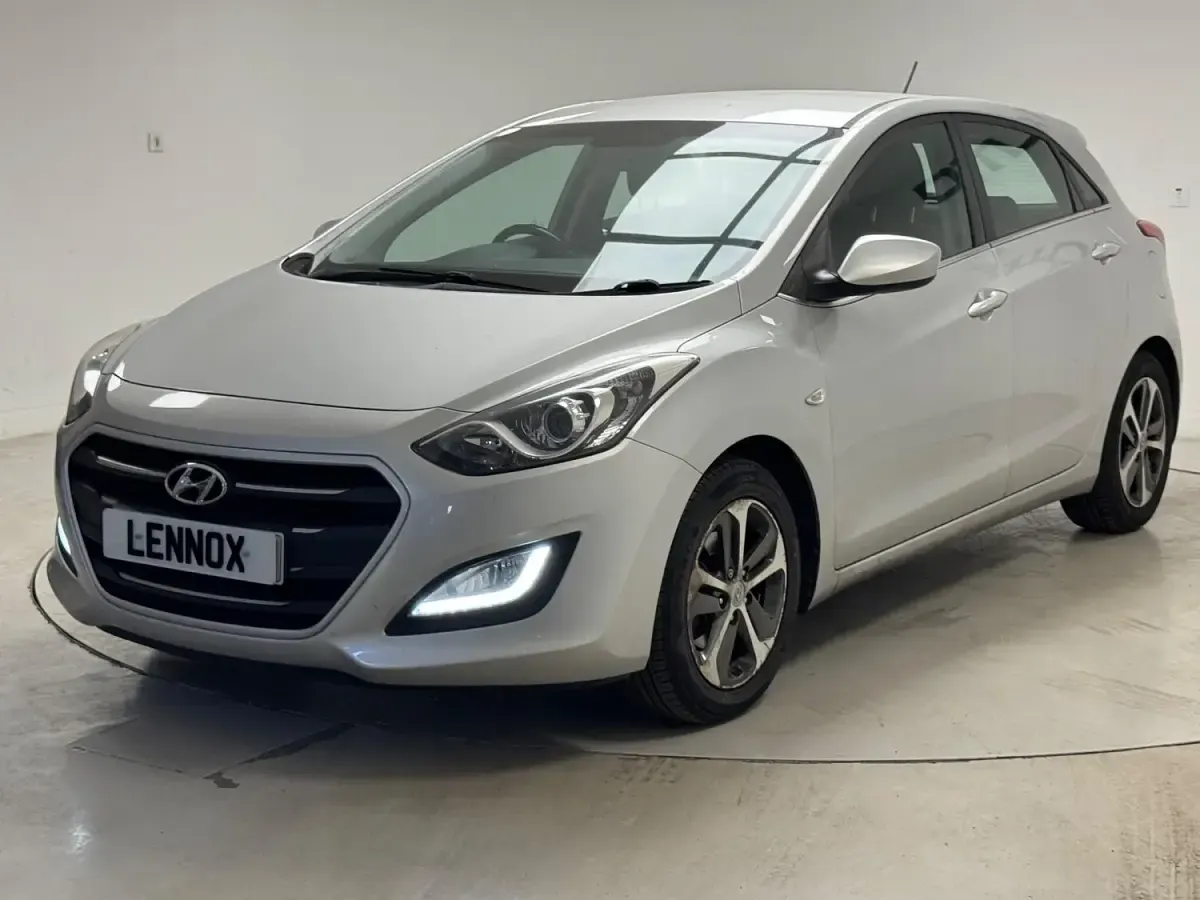 Used Hyundai i30 SE 100 HP (73 kW) 2015 Silver Hatchback