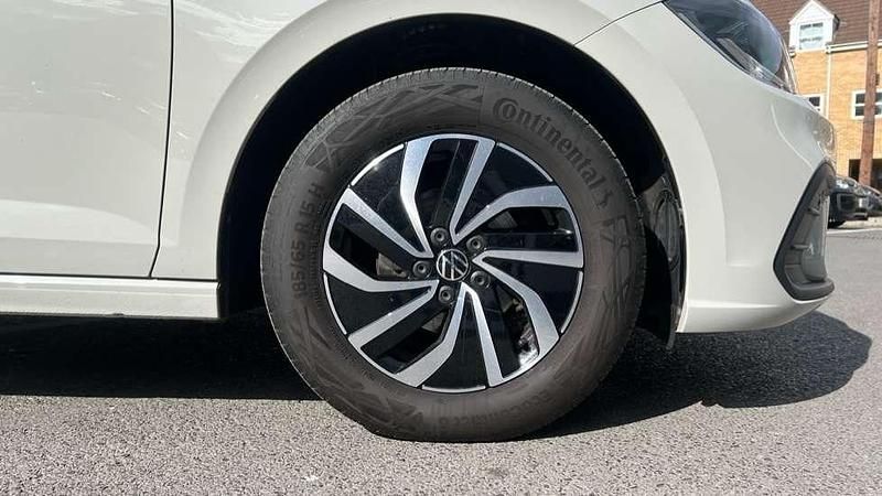 Usado VW Polo Life 95 CV (69 kW) 2024 Gris Utilitario