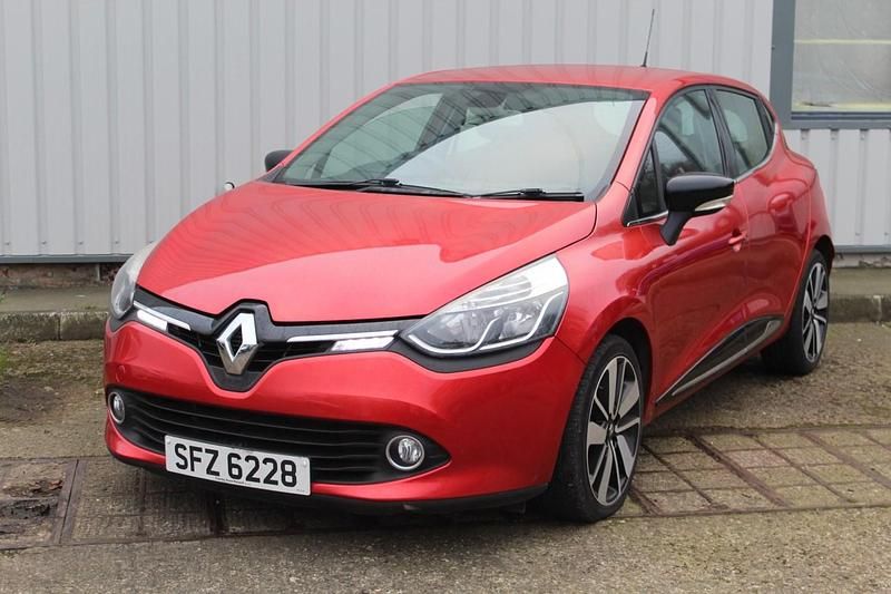 Usado Renault Clio IV Dynamique 90 HP (66 kW) 2014 Vermelho Citadino
