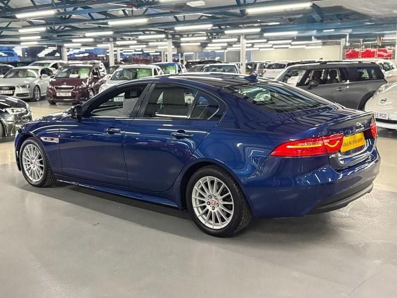 Używany Jaguar XE R-Sport 163 KM (119 kW) 2016 Niebieski Sedan/Limuzyna