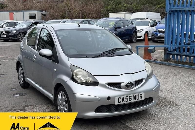 Used Toyota Aygo 67 HP (49 kW) 2007 Silver Hatchback