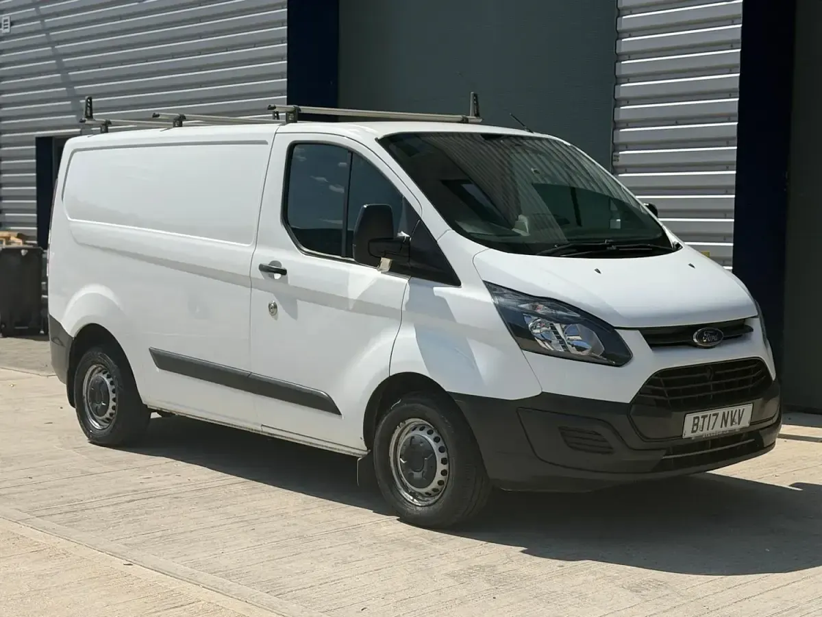 Used Ford Transit Custom 105 HP (77 kW) 2017 White Van