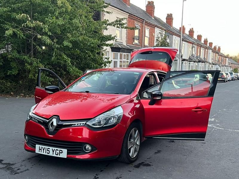 Red Used 2015 Renault Clio IV Dynamique Hatchback | £3,295 (Good price) - Image 1/4
