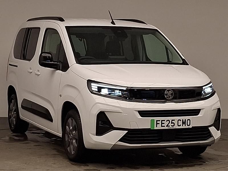 Used Vauxhall Combo Ultimate 100 kW (136 HP) 2025 White Estate