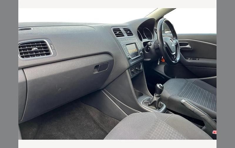 Used VW Polo Edition 90 HP (66 kW) 2017 Reflex silver Hatchback