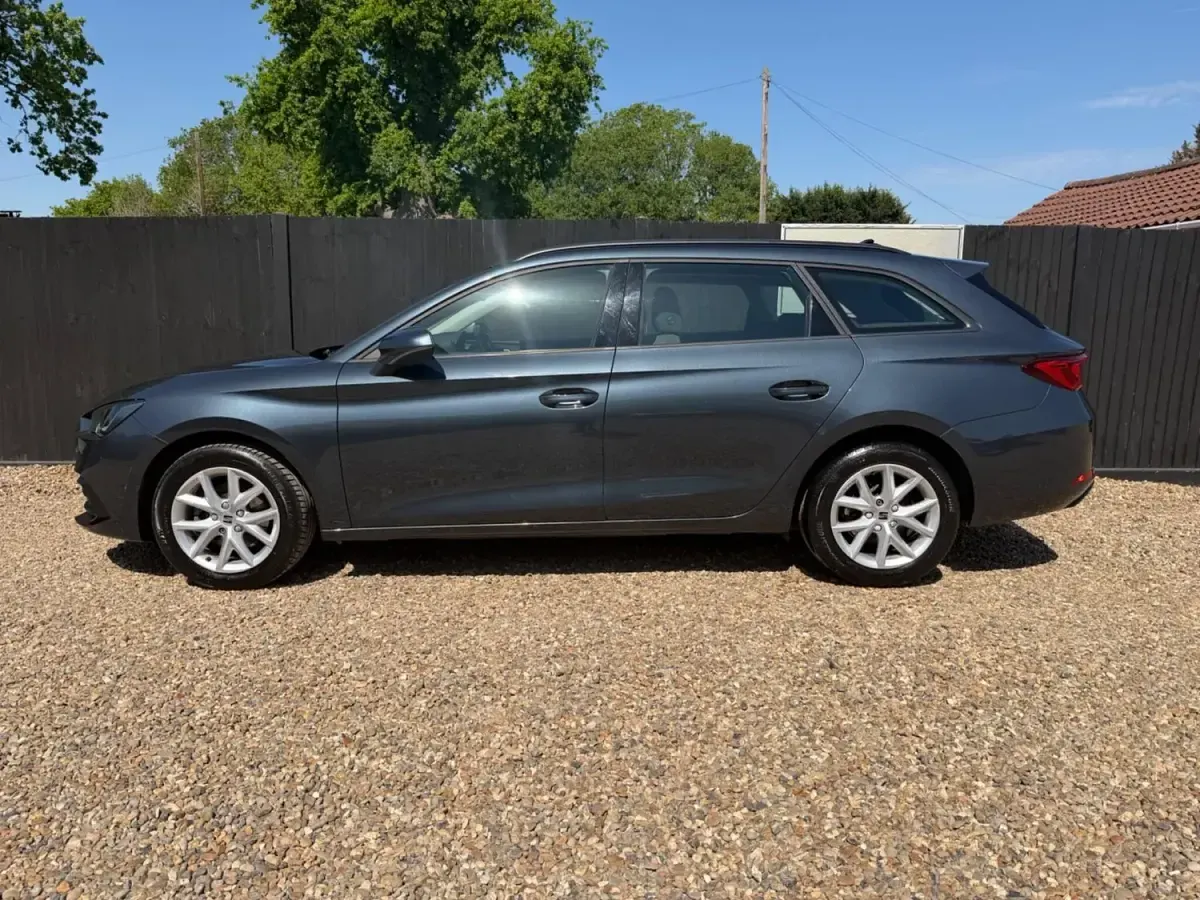 Begagnad Seat Leon SE 2024 Grå Kombi