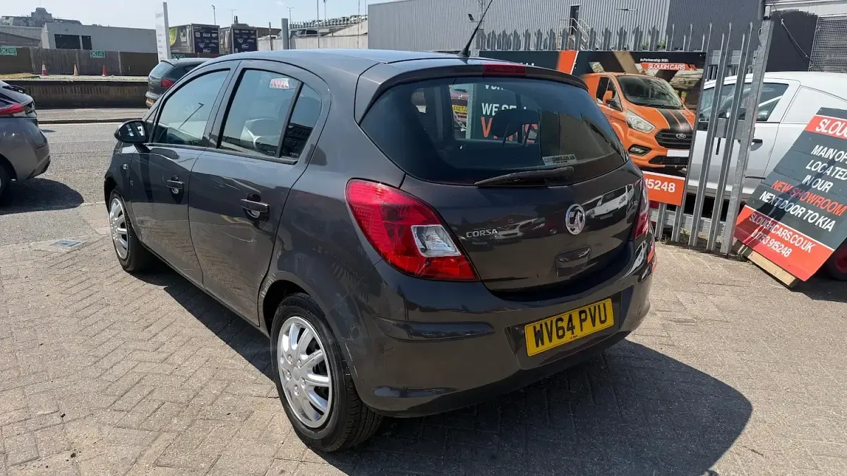 Used Vauxhall Corsa Design Edition 83 HP (61 kW) 2014 Silver Hatchback