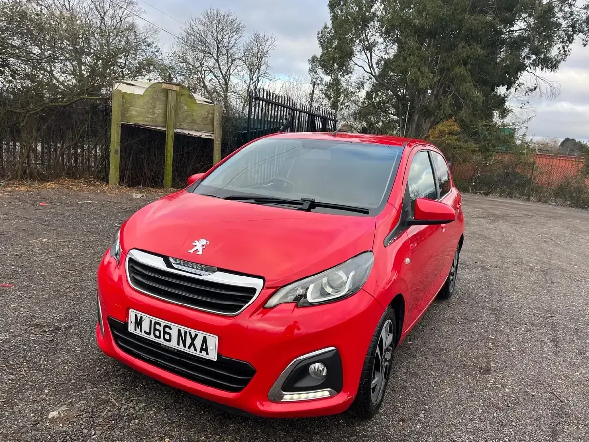 Used Peugeot 108 Allure 82 HP (60 kW) 2016 Red Hatchback