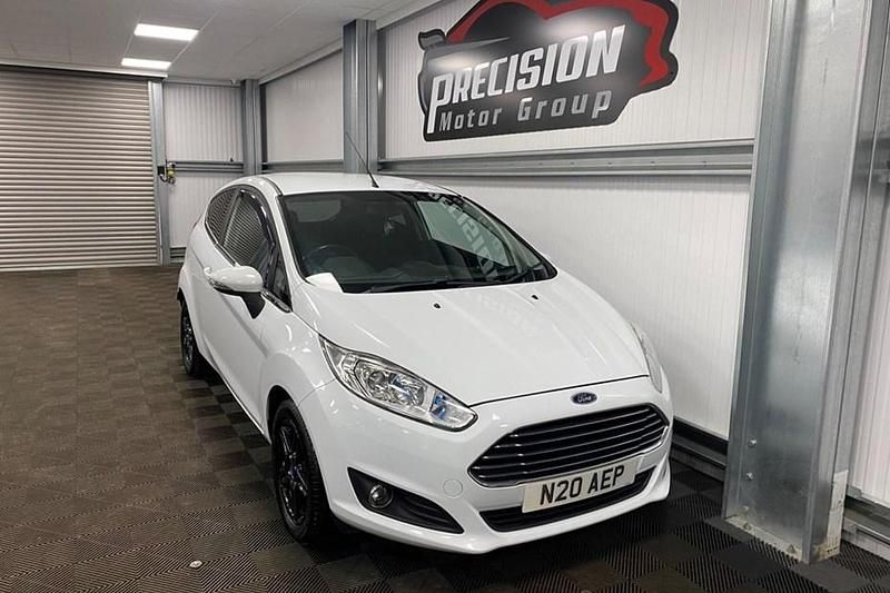 White Used 2013 Ford Fiesta Zetec Hatchback | £1,995 (Good price) - Image 1/1