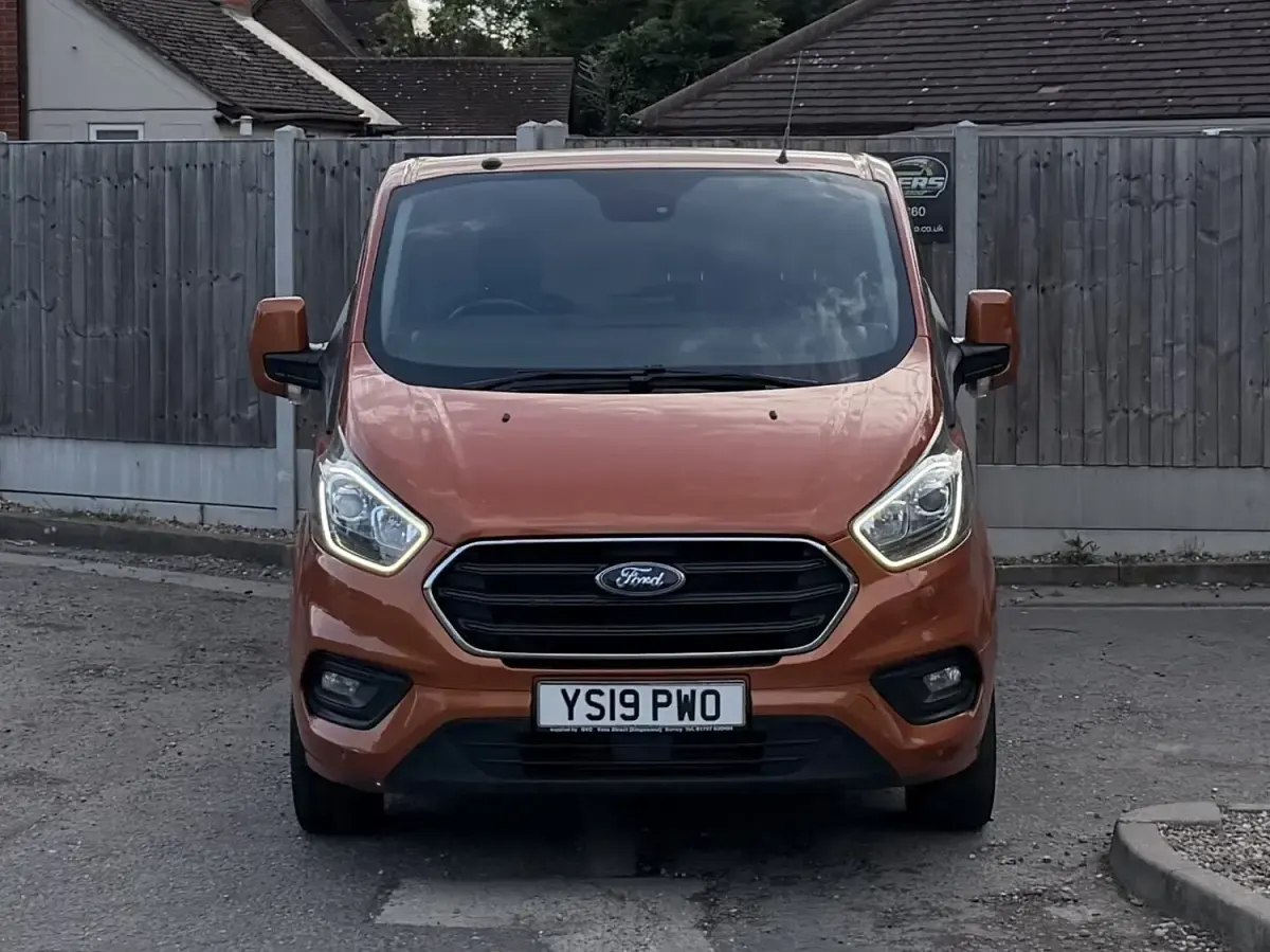 Used Ford Transit Custom Limited 130 HP (95 kW) 2019 Orange Van