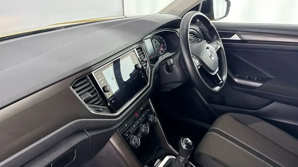 Usado VW T-Roc Design 150 HP (110 kW) 2019 Amarelo SUV