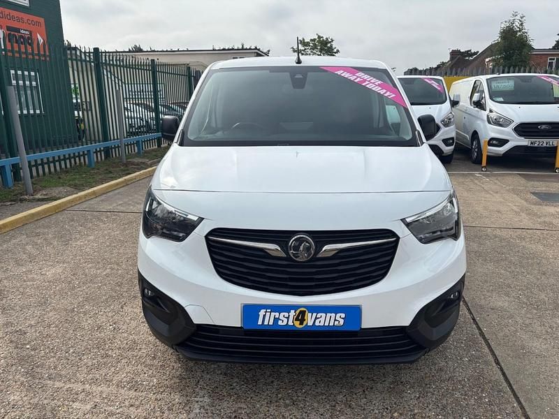 Used Vauxhall Combo Edition 130 HP (95 kW) 2021 White MPV