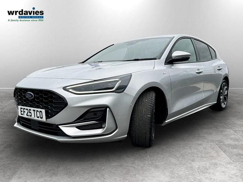 Begagnad Ford Focus ST-Line X 2025 Silver Halvkombi
