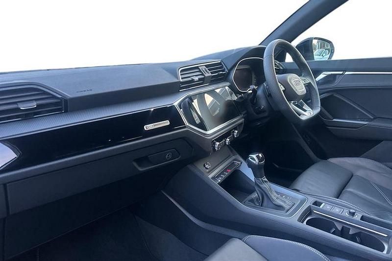 Begagnad Audi Q3 Black Edition 150 HK (110 kW) 2025 Vit SUV