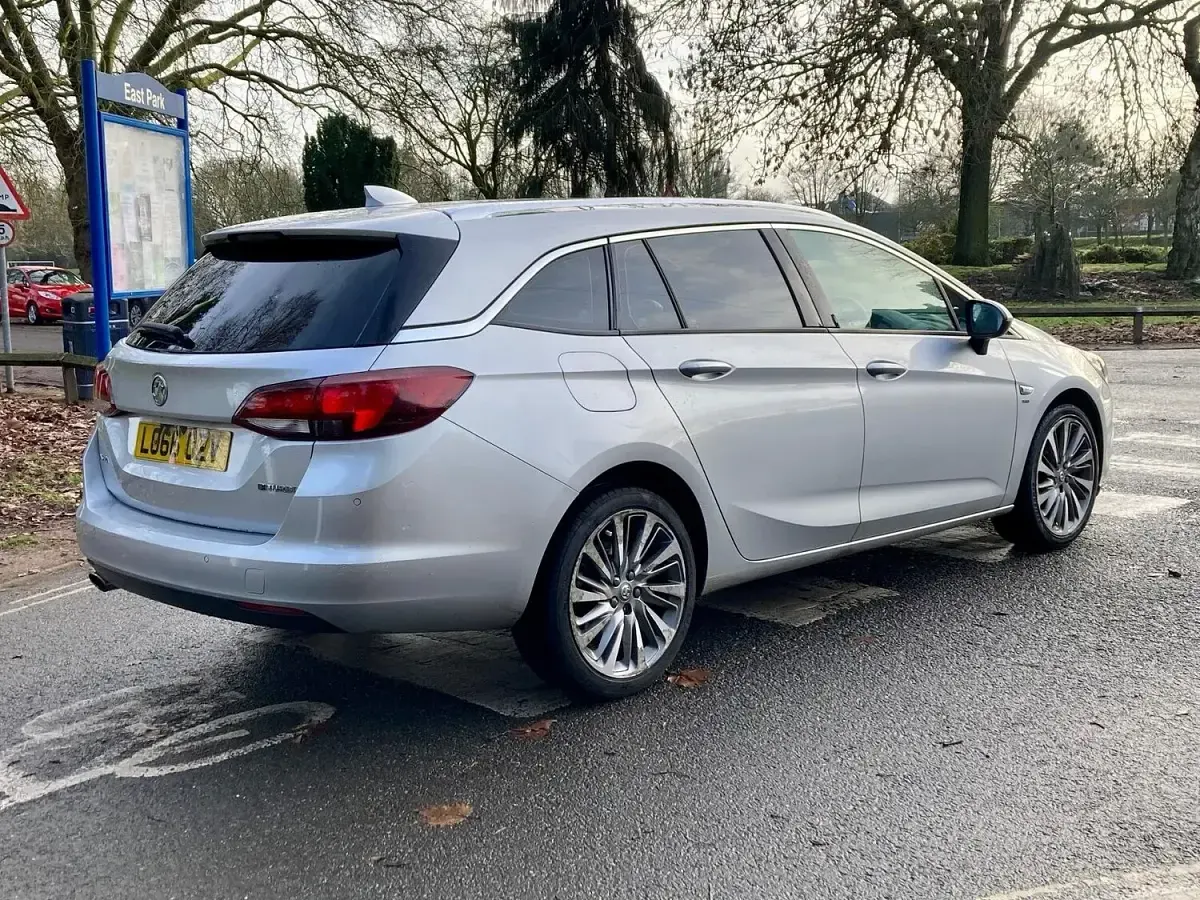 Used Vauxhall Astra SRi 2016 Silver Estate
