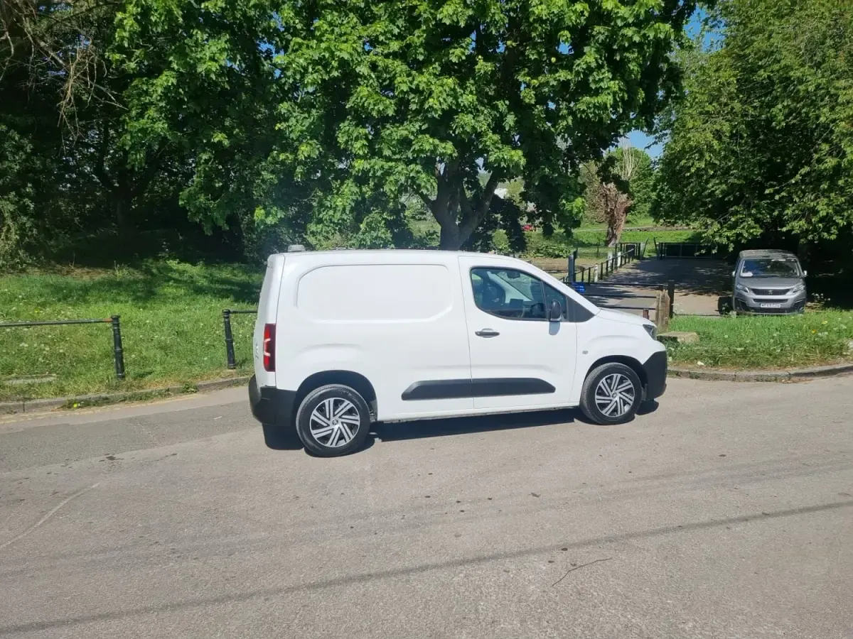 Second-hand Peugeot Partner 2019 Alb Monovolum