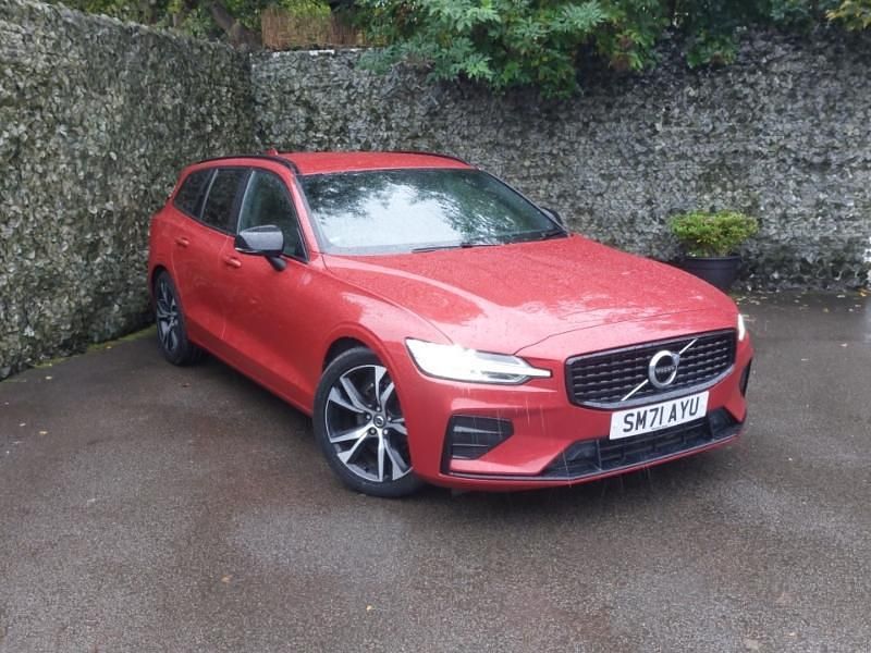 Used Volvo V60 R-Design 197 HP (144 kW) 2021 Red Estate
