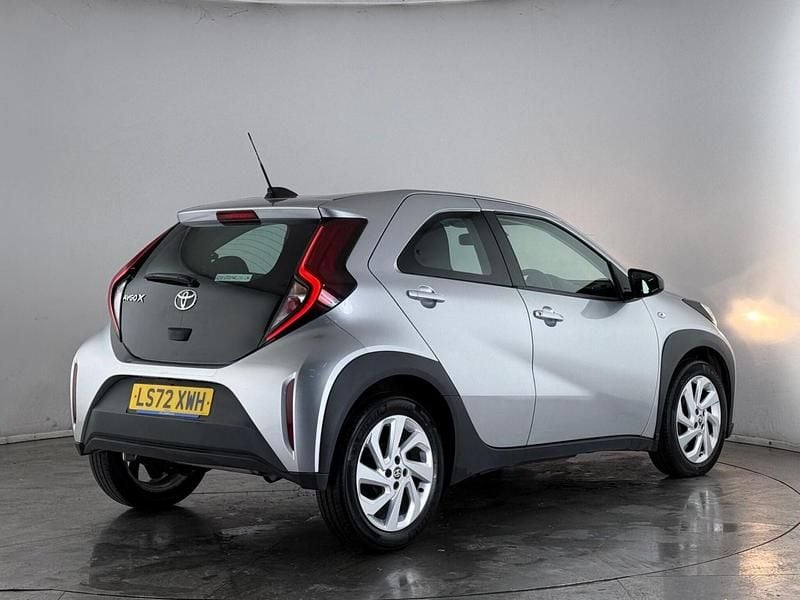 Used Toyota Aygo X PURE 72 HP (52 kW) 2022 Silver SUV