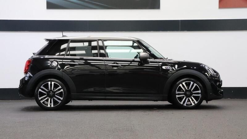 Usado Mini Cooper S Exclusive 189 HP (139 kW) 2020 Preto Citadino