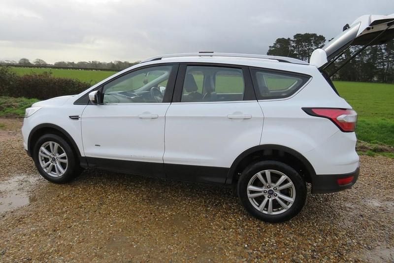 Used Ford Kuga Zetec 150 HP (110 kW) 2018 White SUV