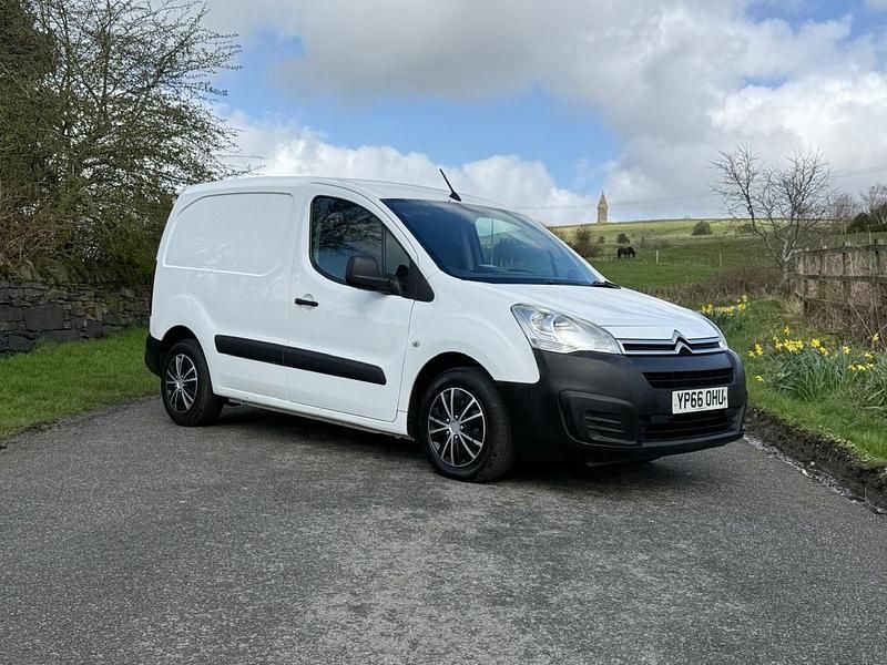 Used Citroën Berlingo 75 HP (55 kW) 2016 White MPV