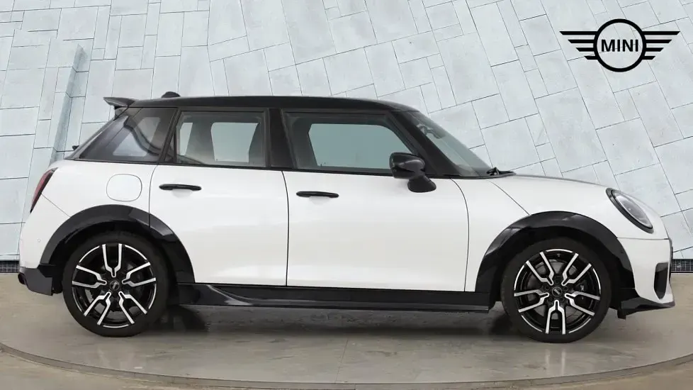 Used Mini Cooper Hatch 113 kW (154 HP) 2025 White Hatchback