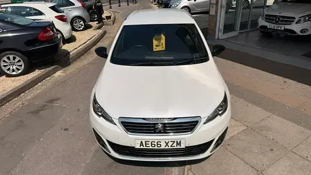 Used Peugeot 308 GT-line 130 HP (95 kW) 2016 Pearl white metallic Estate