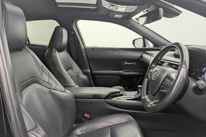 Used Lexus UX E-FOUR 184 HP (135 kW) 2019 Black SUV