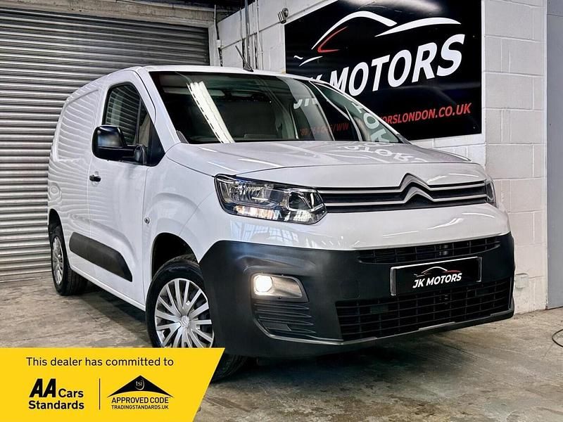 White Used 2021 Citroën Berlingo MPV | £8,499 (Good price) - Image 1/4