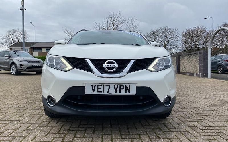 Used Nissan Qashqai N-Connecta 110 HP (80 kW) 2017 White SUV