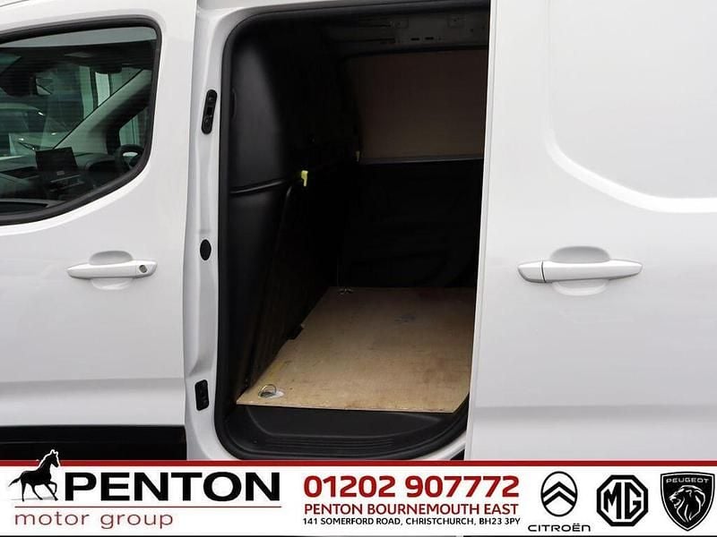 Used Citroën Berlingo 101 HP (74 kW) 2024 White MPV
