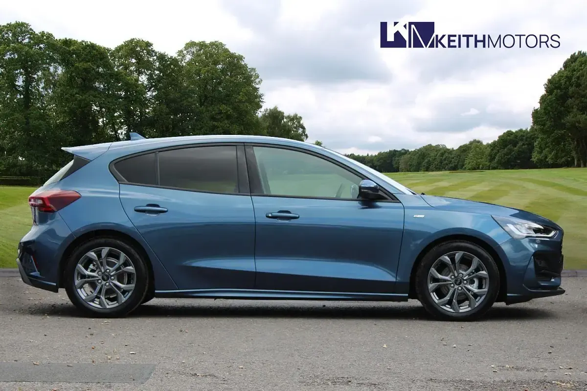 New Ford Focus ST-Line 125 HP (91 kW) 2025 Blue Hatchback