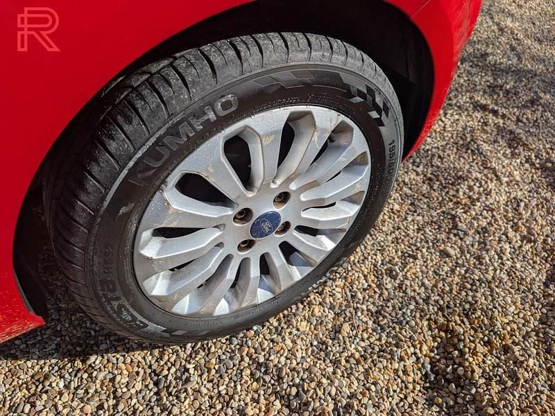 Used Ford Ka Zetec 69 HP (50 kW) 2014 Red Hatchback