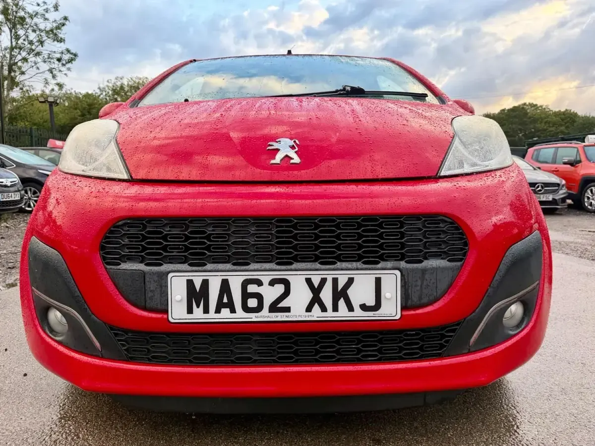Used Peugeot 107 Active 68 HP (50 kW) 2013 Red Hatchback