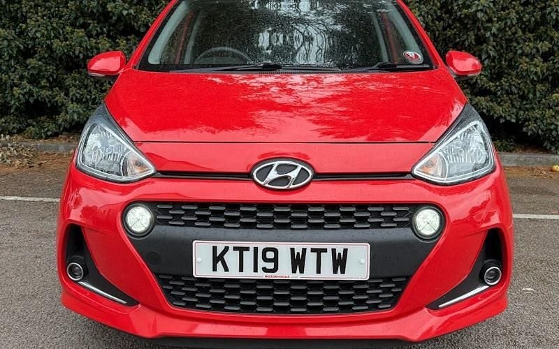 Red Used 2019 Hyundai i10 Premium SE Hatchback | £10,495 (Fair price) - Image 1/4