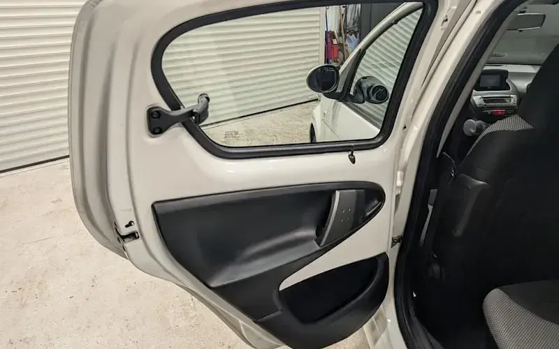 Used Toyota Aygo 68 HP (50 kW) 2014 White Hatchback