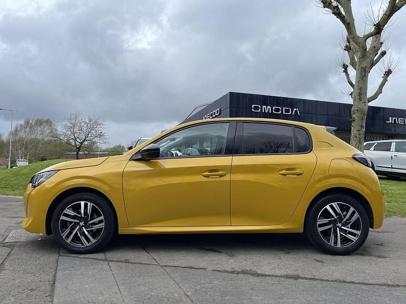 Used Peugeot 208 Allure+ 99 HP (72 kW) 2023 Yellow Hatchback